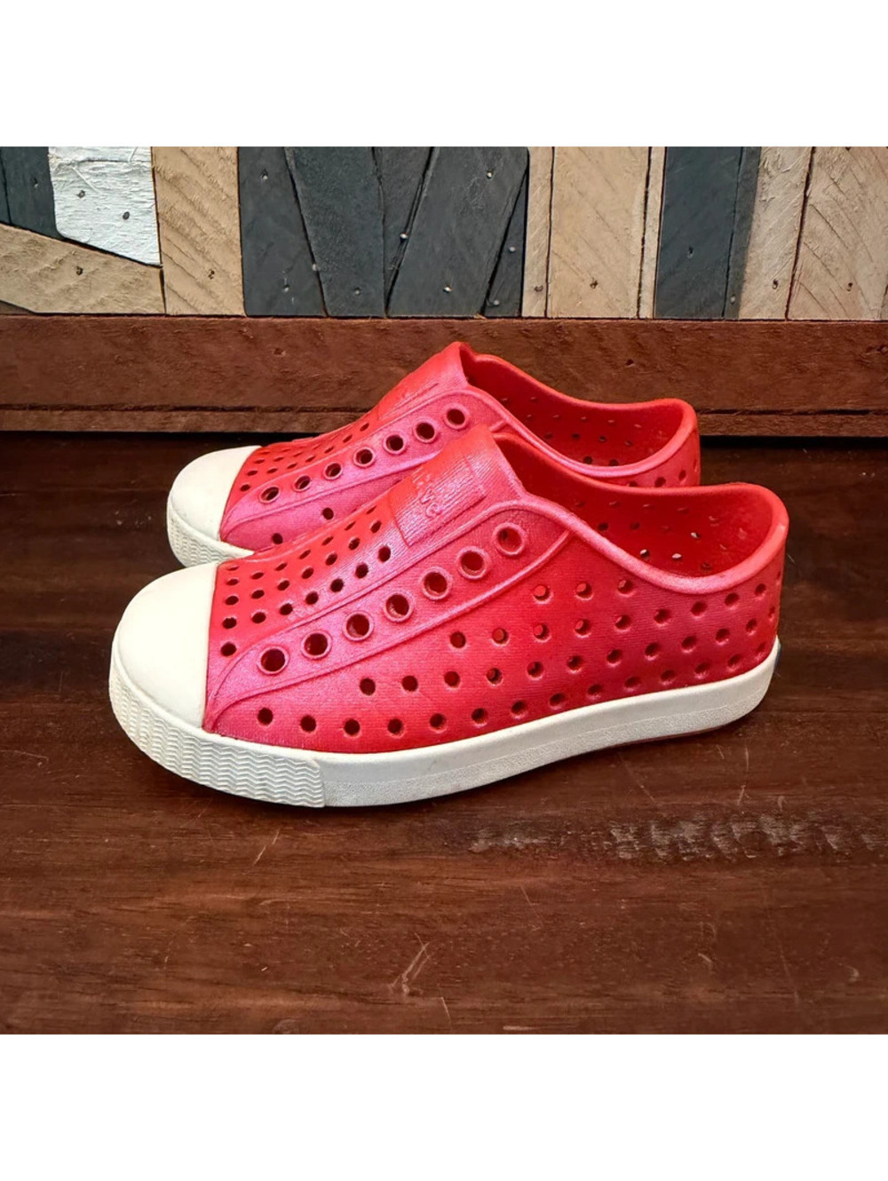 Native Jefferson Red Iridescent Shoes C8